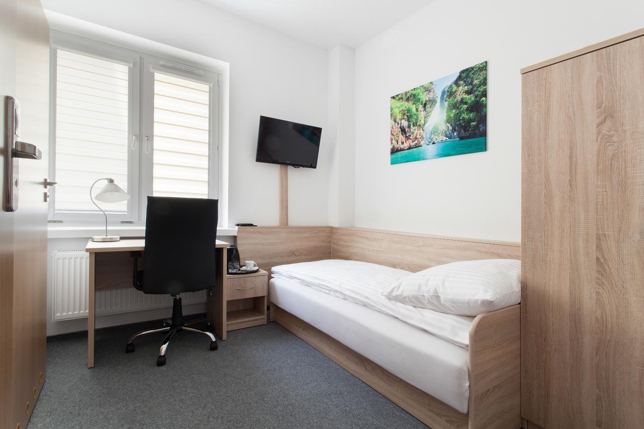 Dom Studenta Nr 1 Ans W Koninie Hostel Konin  Buitenkant foto